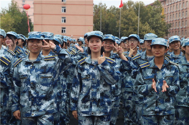 青春无悔  逐梦启航我校举行2021级新生军训结营式暨开学典礼