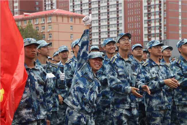 青春无悔  逐梦启航我校举行2021级新生军训结营式暨开学典礼