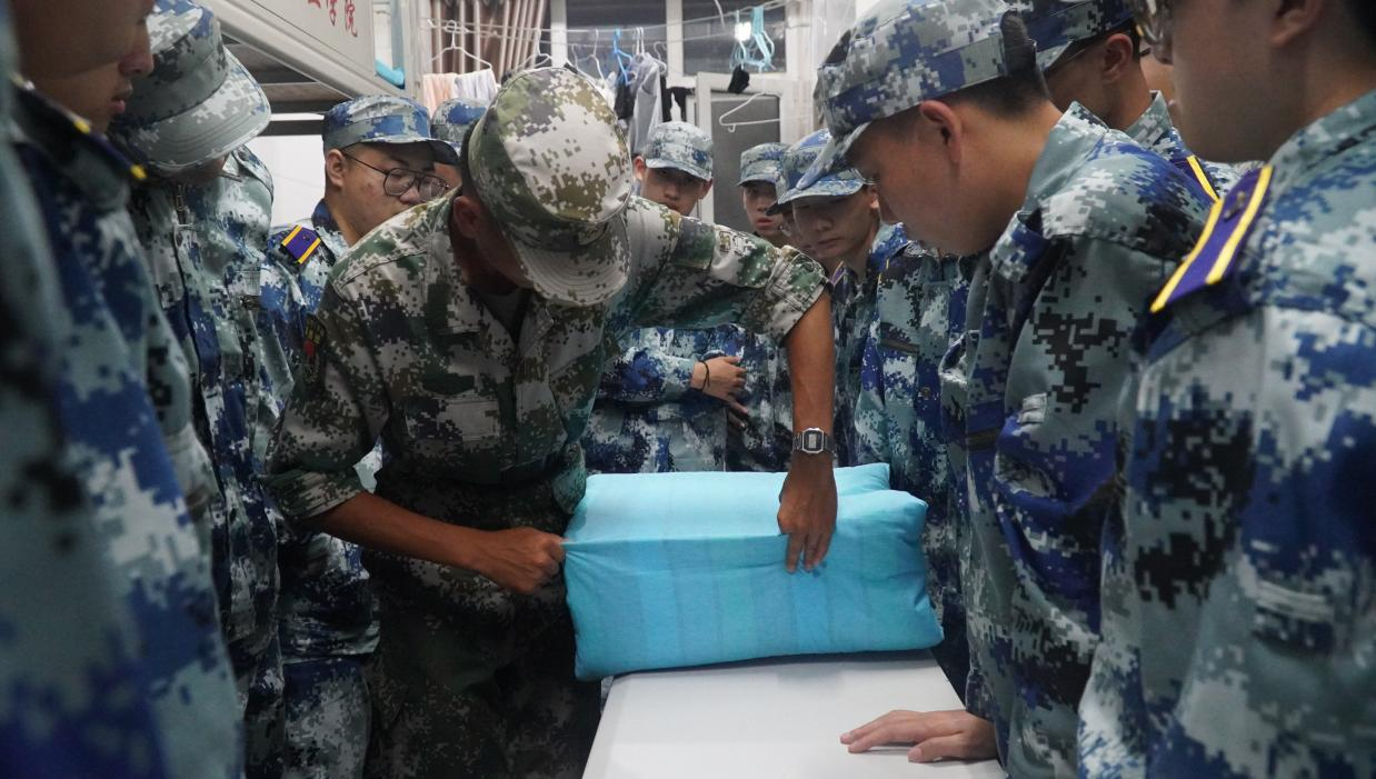 军训简报:军训正当时,青春洒汗水