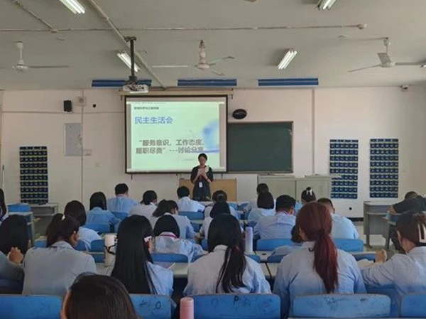 保定理工学院||管理学院||我院召开“服务意识、工作态度、履职尽责”大讨论活动 –-分享会