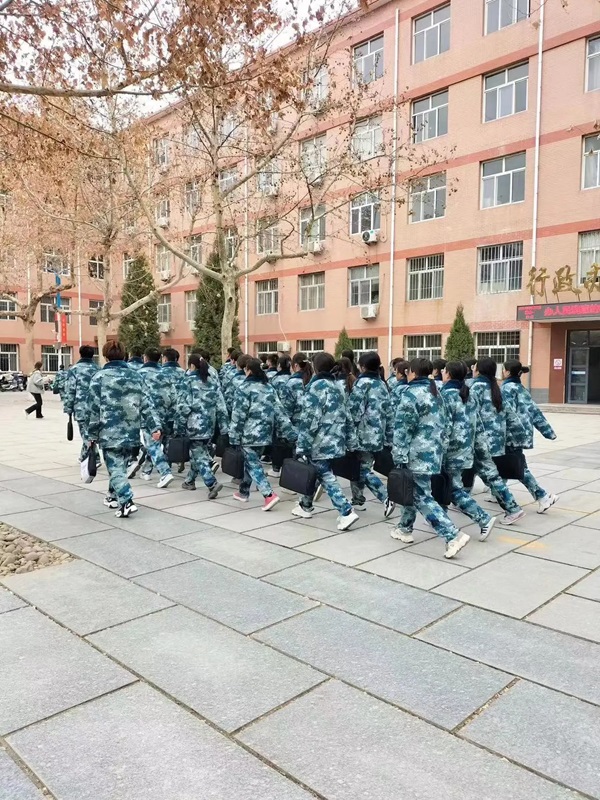 开学第一天|管理学院|前程今胜昔·龙行启新程