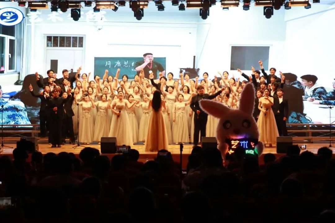 青春校园|“赤子奏响凌云志,后浪奔涌绘新篇”大型合唱会圆满结束!