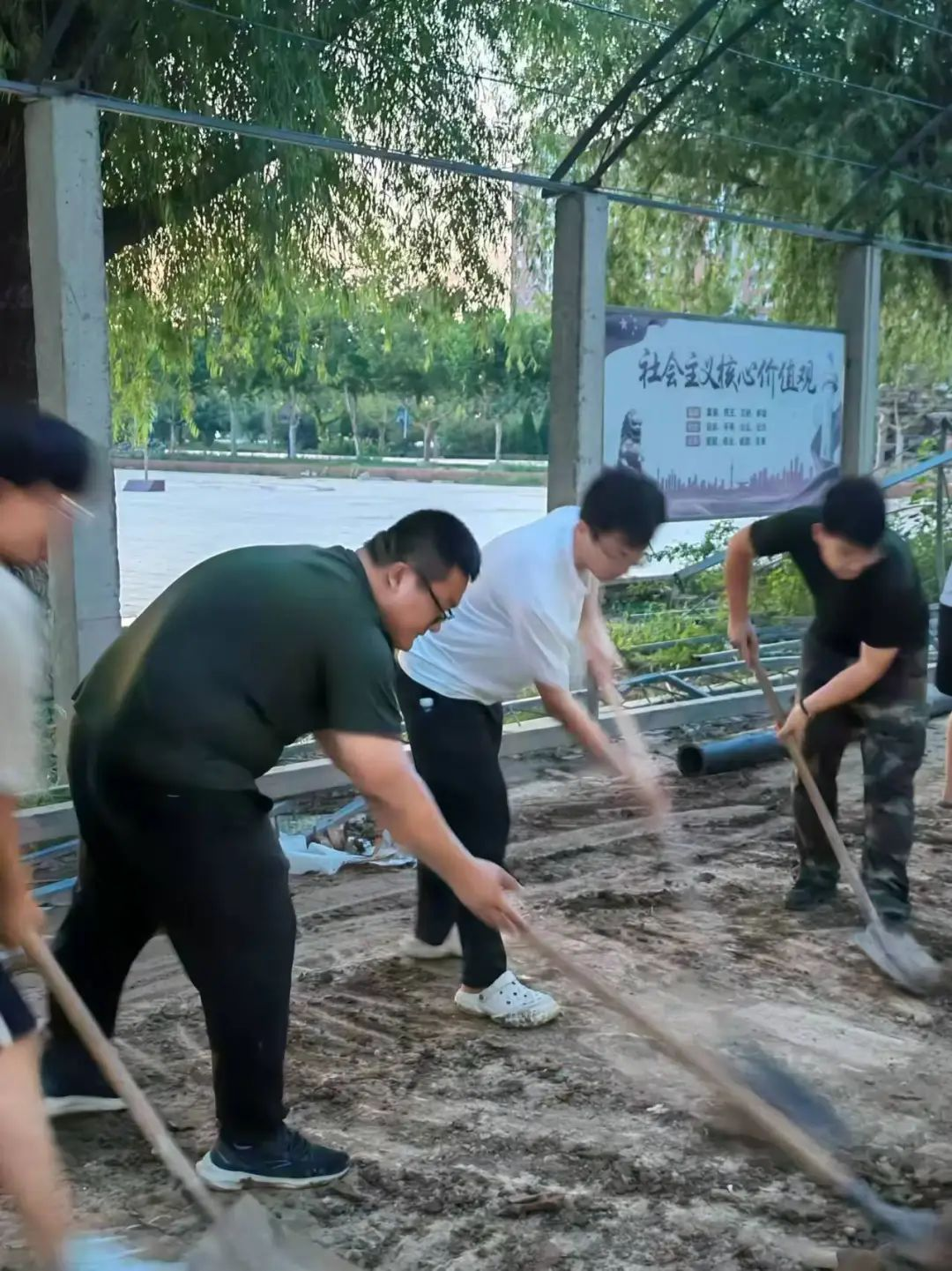 保定理工学院||以爱迎新,服务引领美好大学路