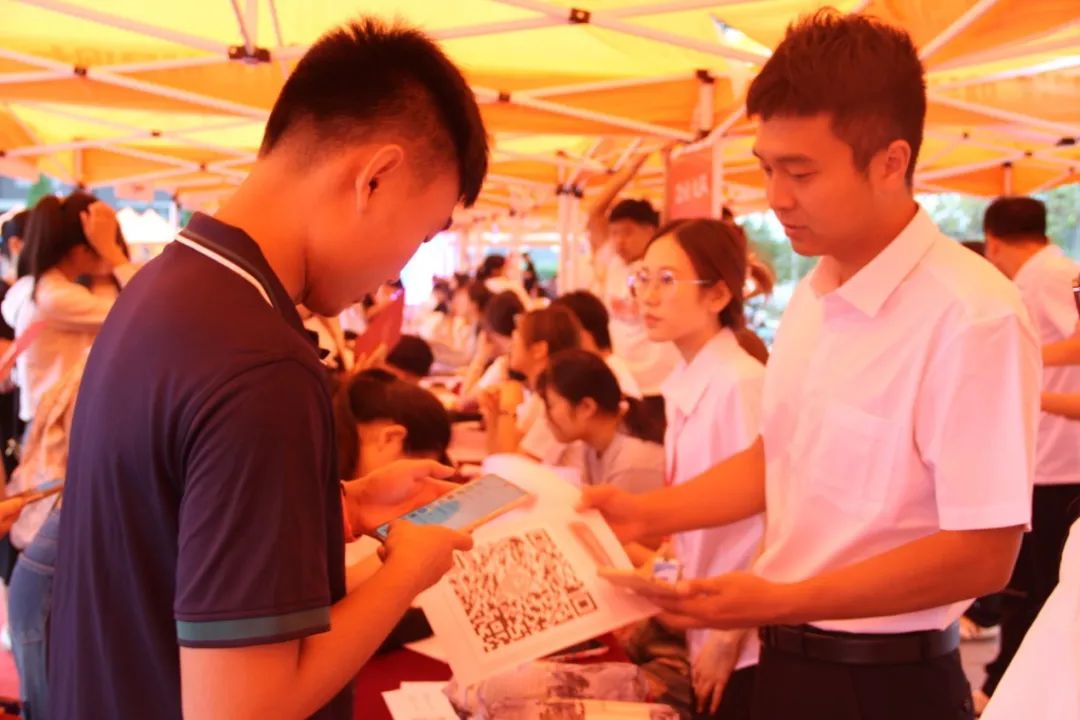 会计学院“携手同行,实时暖心”