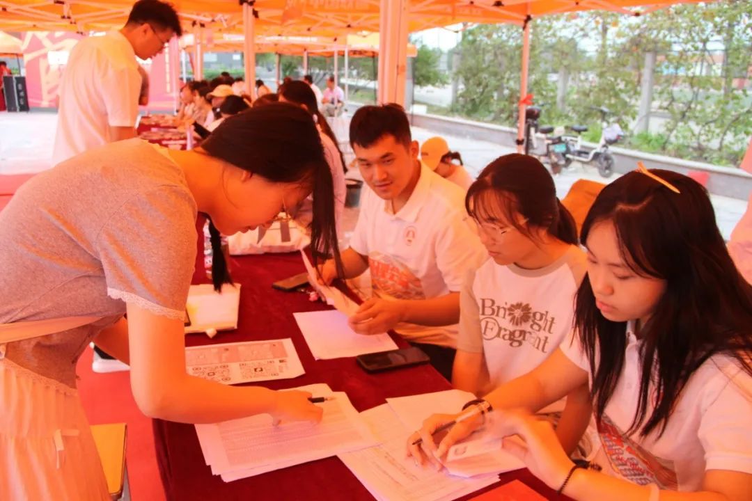 会计学院“携手同行,实时暖心”