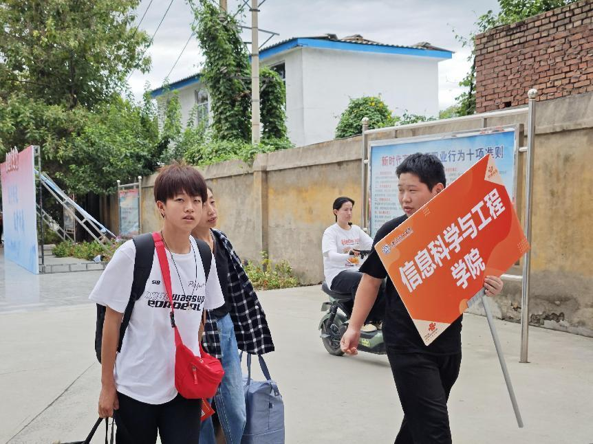 信工学院“同伴成长,暖心启航”