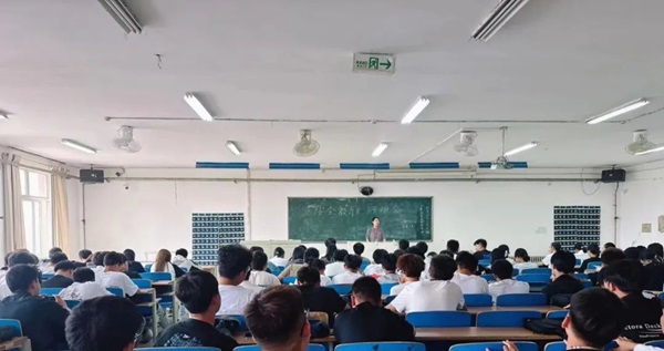 安全教育|保定理工学院|管理学院|平安过国庆,安全需谨记
