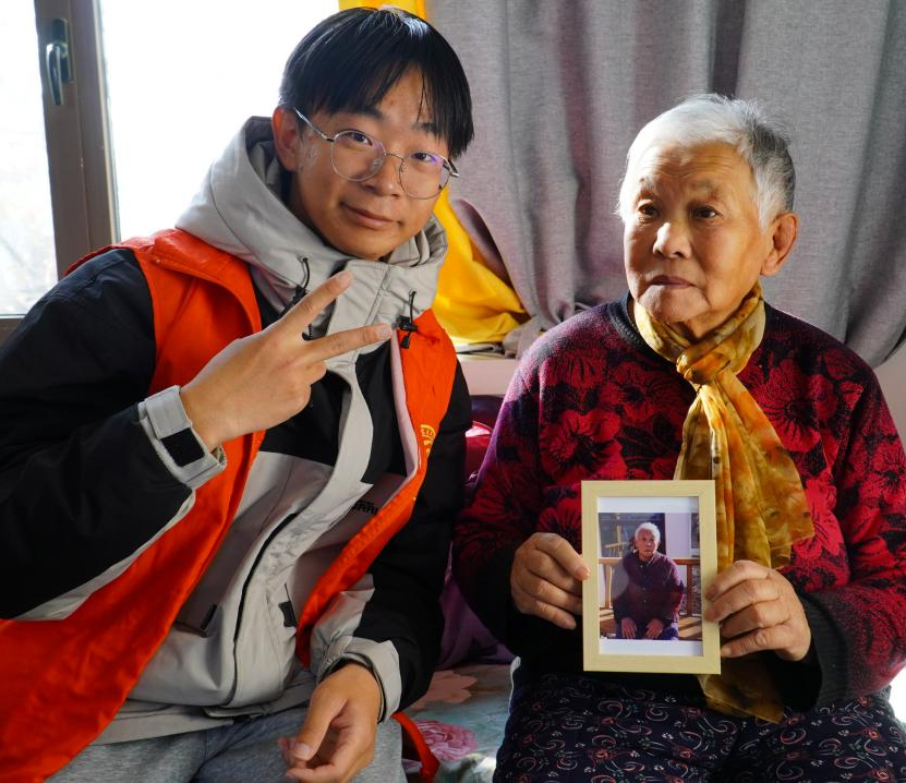 时光留影,温暖夕阳 ——保理青年志愿者养老院拍照送暖行动