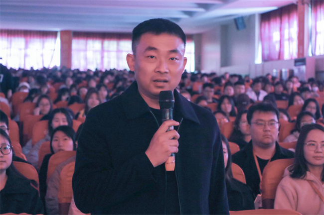 燃我青春 强我国防——《人民的军队·音乐国防课》走进保定理工学院