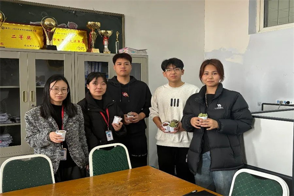 保定理工学院经济学院开展“播种绿色希望，共建美丽校园”植树节主题活动