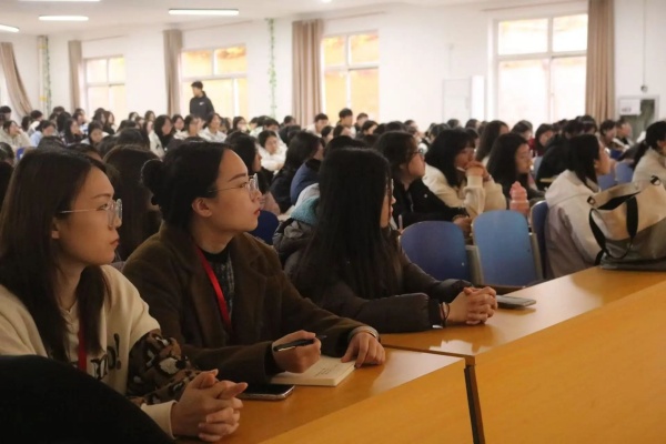 专业引领，筑牢基石：“以专业认同为起点，追求事业发展目标”主题讲座