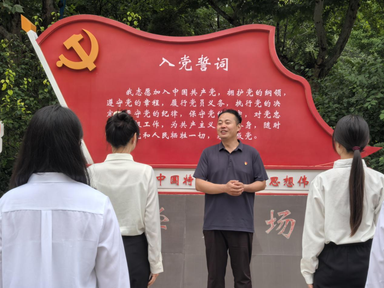 誓守初心|保定理工学院|管理学院|重温誓词守本色,勇担使命赴远方