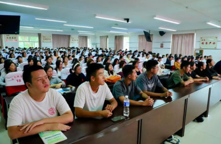 保定理工学院邀请马德生教授作“认识大学，把握人生”专题讲座