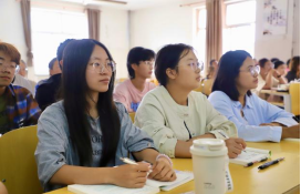 我院组织开展2025级新生弘扬伟大抗战精神“思政第一课”活动