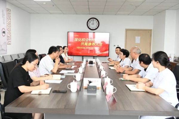 【专业调研，育才赋能】深化校企合作，共育康养人才——保定理工学院与东篱养老集团实习基地携手共筑康复医学实践新桥梁