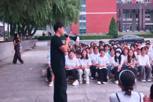 【新程启航，经院迎新】初识校园，共话成长——2025级新生第一次学生大会圆满结束