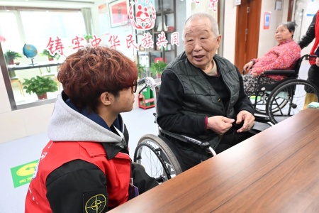 “艺暖养老院，爱润夕阳红”——保定理工学院艺术学院开展敬老爱老进养老院志愿活动