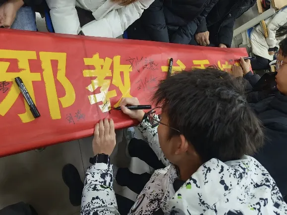 观视频明辨邪伪，签姓名共守净土——反邪教宣传教育进校园活动圆满举行