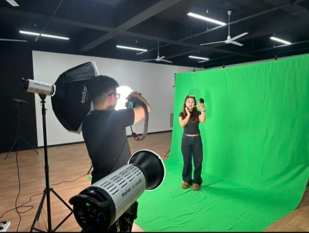 镜头凝诗 匠心筑梦 《电视综艺晚会节目制作》综艺海报创作纪实