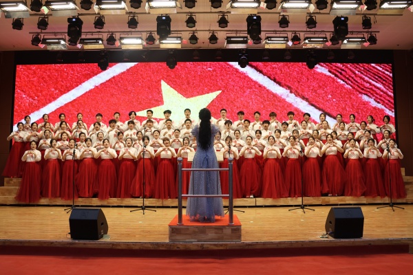 “忆往昔峥嵘铭记一二·九，颂今朝盛世牢记爱国心”爱国主义合唱比赛圆满落幕