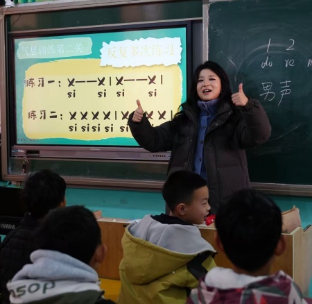 以美培元 文艺赋能 —— 保定理工学院美育支教点亮易县乡村学子艺术梦