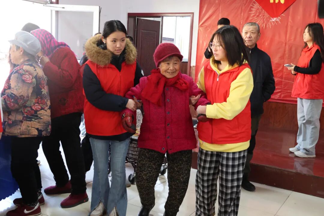 【情暖冬至，邻里共飨】保定理工学院经济学院志愿者走进东小庄村开展“冬至送暖，志愿同行”主题冬至饺子宴活动