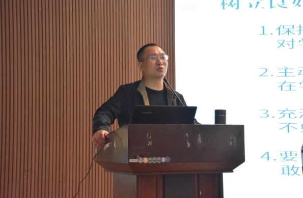 “职点迷津，艺路同行”——保定理工学院艺术学院就业指导讲座赋能成长