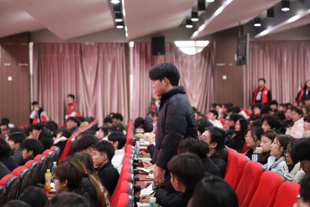 “艺心跟团走，青春建新功”——保定理工学院艺术学院入团培训凝聚青年力量