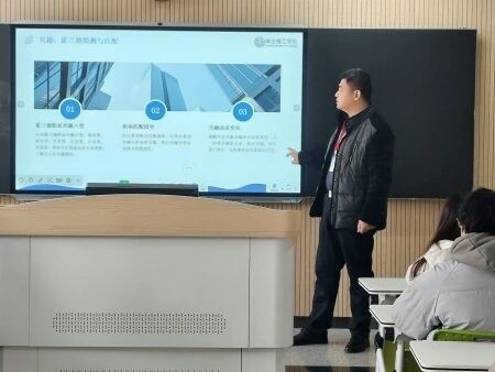 “艺路启航，规划先行”——保定理工学院艺术学院郭国锋院长为新生领航职业方向