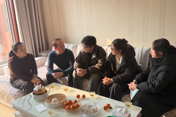 登门送爱连家校，合力同心助成长——保定理工学院经济学院开展寒假家访活动（中）