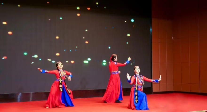 凝心聚力 笃行向新｜保定理工学院2025年度工作总结表彰大会暨新年团拜会圆满举行