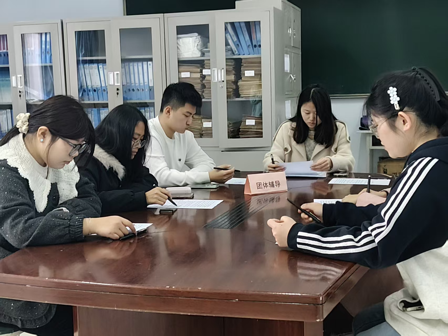 精确制导就业护航 经济学院学子实战无领导小组面试