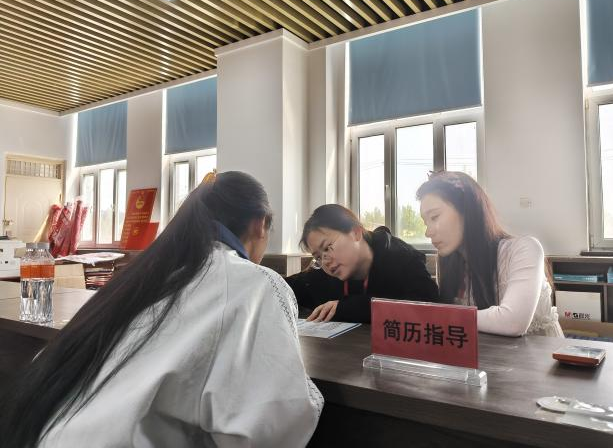 “就”在周三——2026届毕业生学院专场招聘会顺利举办