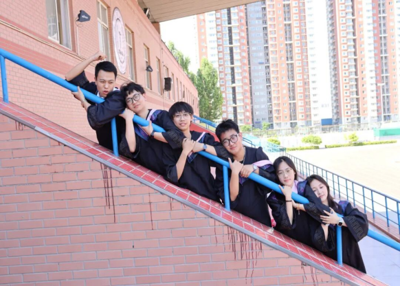 【教育学院·毕业季】此程山海皆沃土，此后执灯赴山河——致2026届毕业生