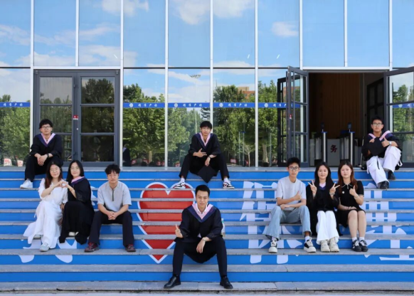 【教育学院·毕业季】此程山海皆沃土，此后执灯赴山河——致2026届毕业生