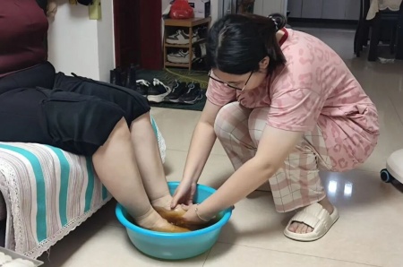 孝老爱亲践于行，感恩于心——艺术学院素质养成教育实践活动