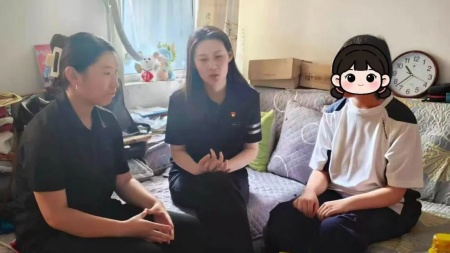 步履赴家访，温情润艺心——艺术学院暑期家访暖心进行时