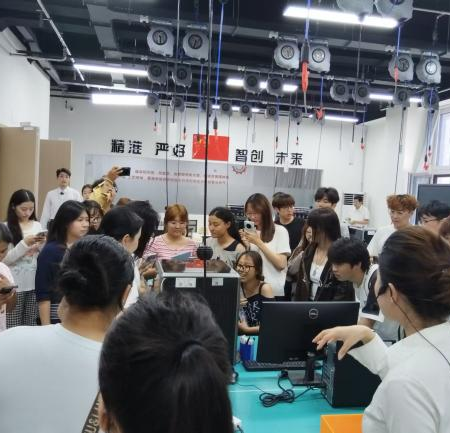 走进实训阵地 感知专业魅力