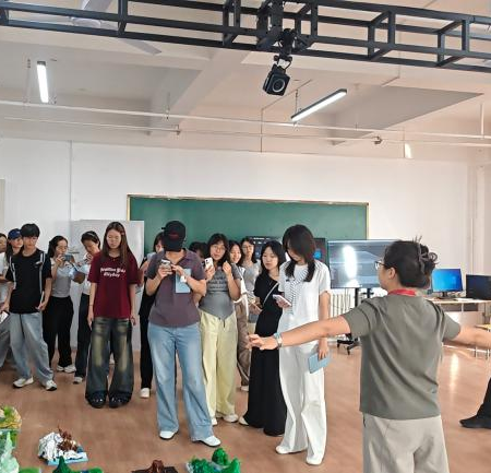 走进实训阵地 感知专业魅力
