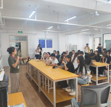 走进实训阵地 感知专业魅力