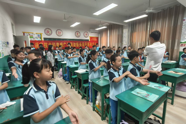 深耕中医科普之行，厚植少年国粹之心——康复医学院开展中医适宜技术进校园科普活动