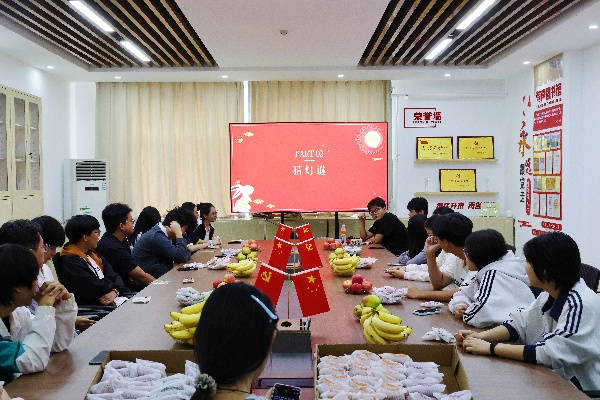 月满杏林暖中秋，情伴学子度佳节——康复医学院为留校学子开展中秋茶话会活动
