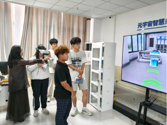 沉浸式探访实训阵地 感悟实践育人力量 ——我院组织学生开展实验室参观活动